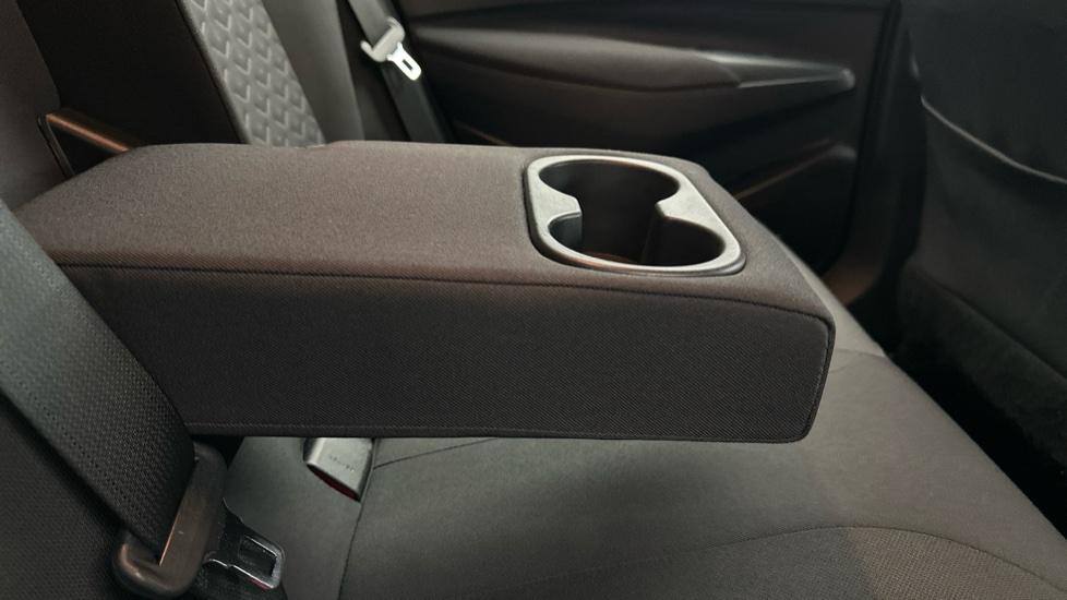 Rear Armrest/ Cup Holder