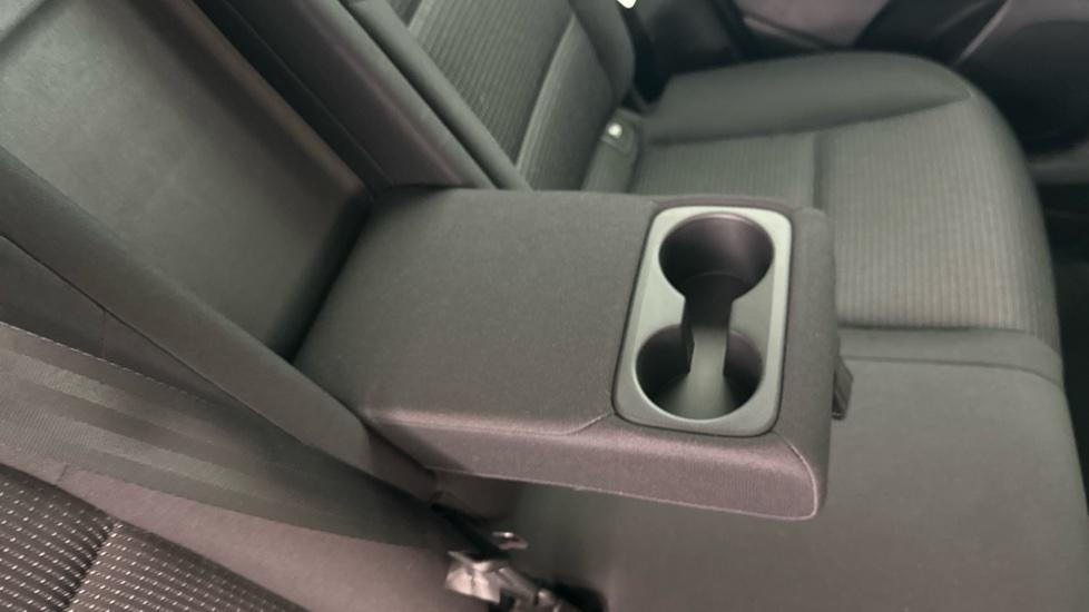 Rear Armrest/ Cup Holder