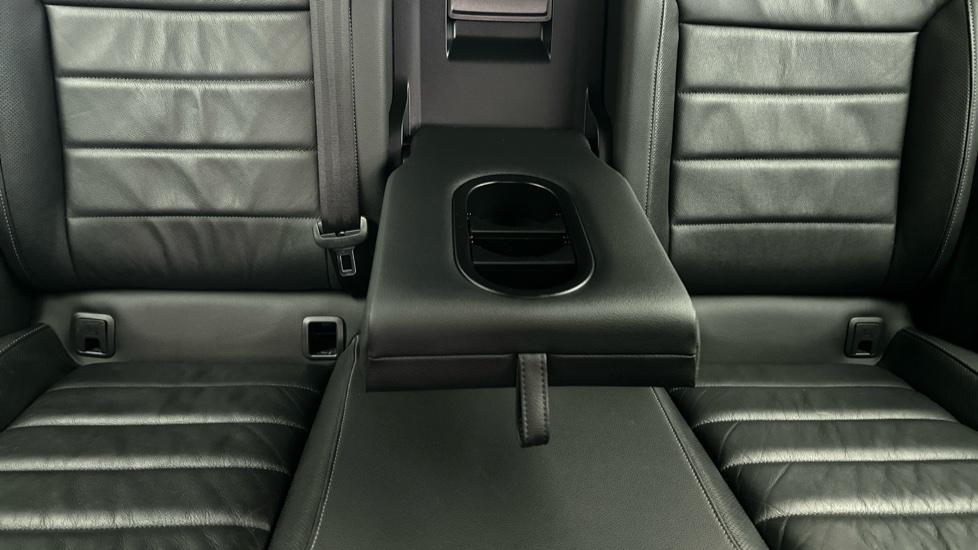 Rear Armrest/ Cup Holder