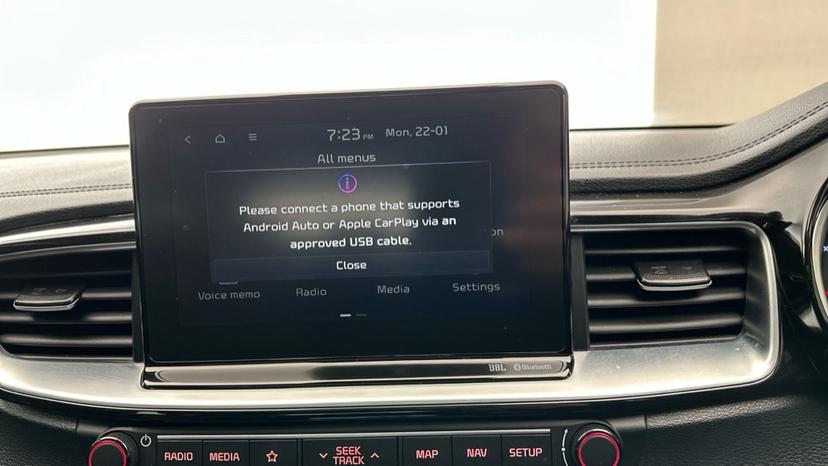 Apple CarPlay / Android Auto 