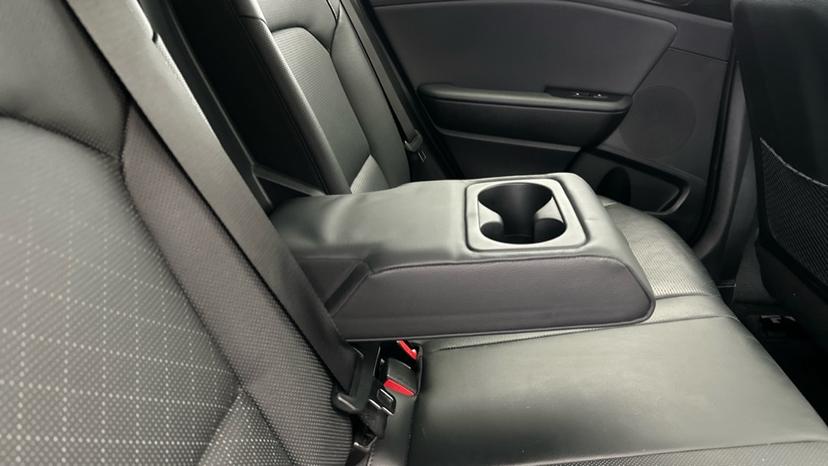 Rear Armrest/ Cup Holder