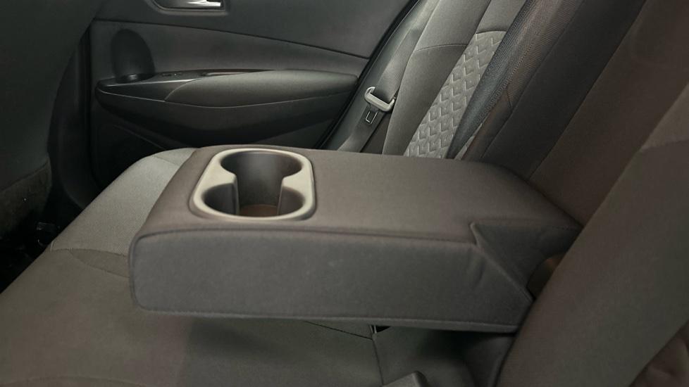 Rear Armrest/ Cup Holder