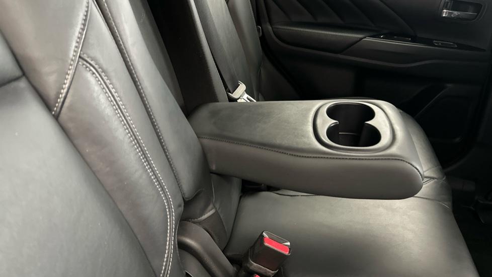 Rear Armrest/ Cup Holder