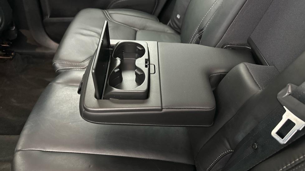 Rear Armrest/ Cup Holder