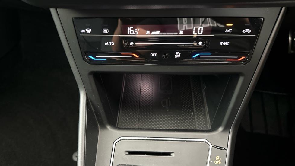 Air Conditioning /Dual Climate Control /Wireless Charger 