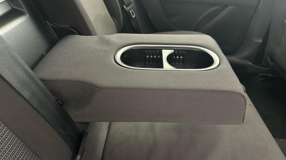 Rear Armrest/ Cup Holder