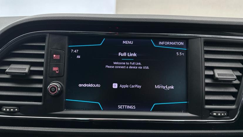 Apple CarPlay / Android Auto 