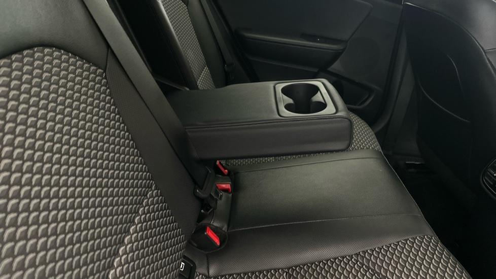 Rear Armrest/ Cup Holder