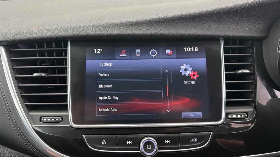 Apple CarPlay / Android Auto / Bluetooth 