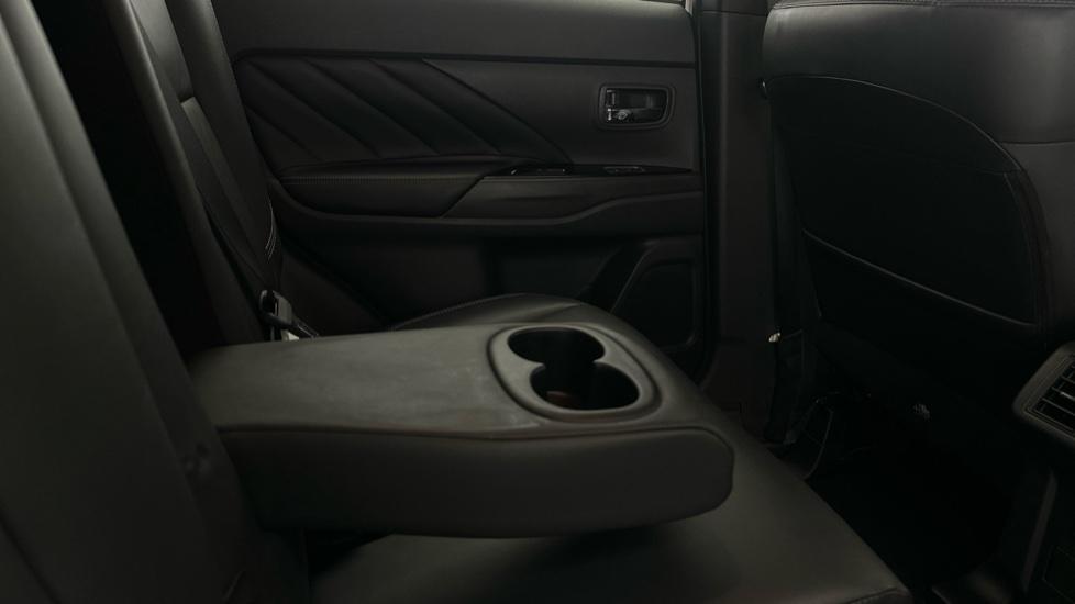 Rear Armrest/ Cup Holder