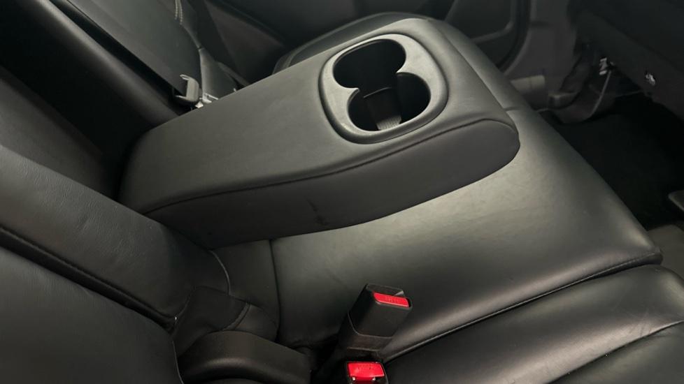 Rear Armrest/ Cup Holder