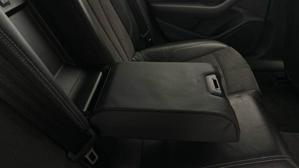 Rear Armrest/ Cup Holder