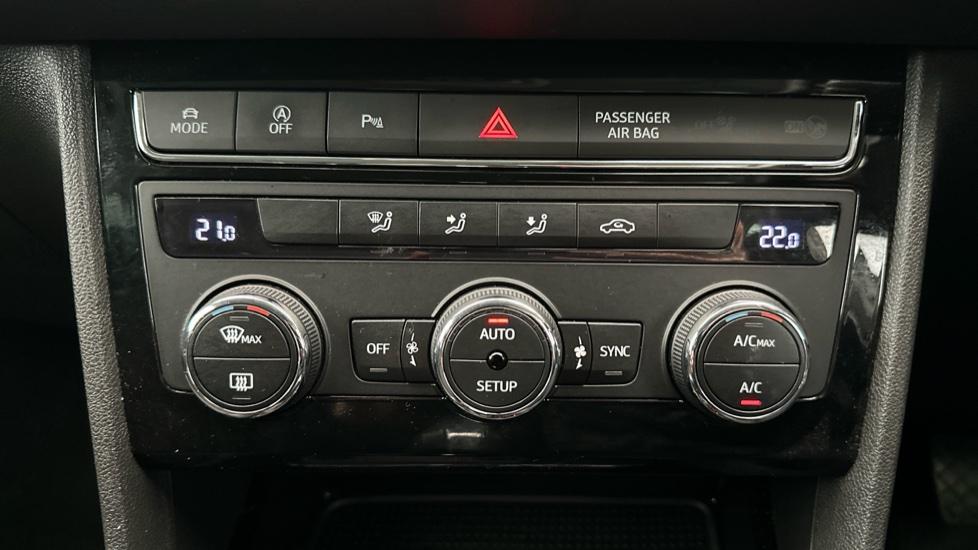 Air Conditioning /Dual Climate Control /Auto Stop/Start 