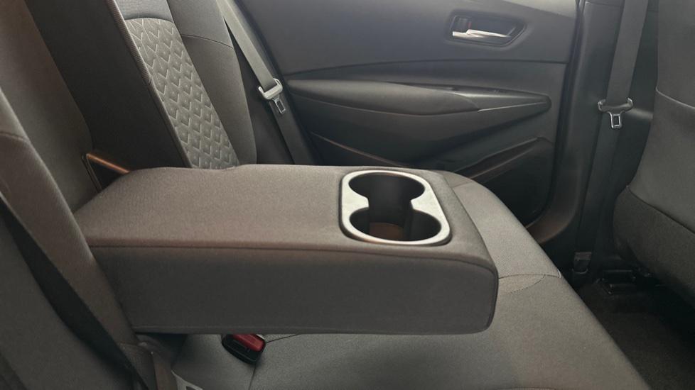 Rear Armrest/ Cup Holder