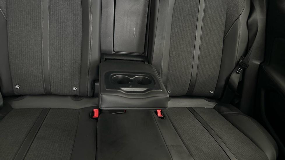 Rear Armrest/ Cup Holder