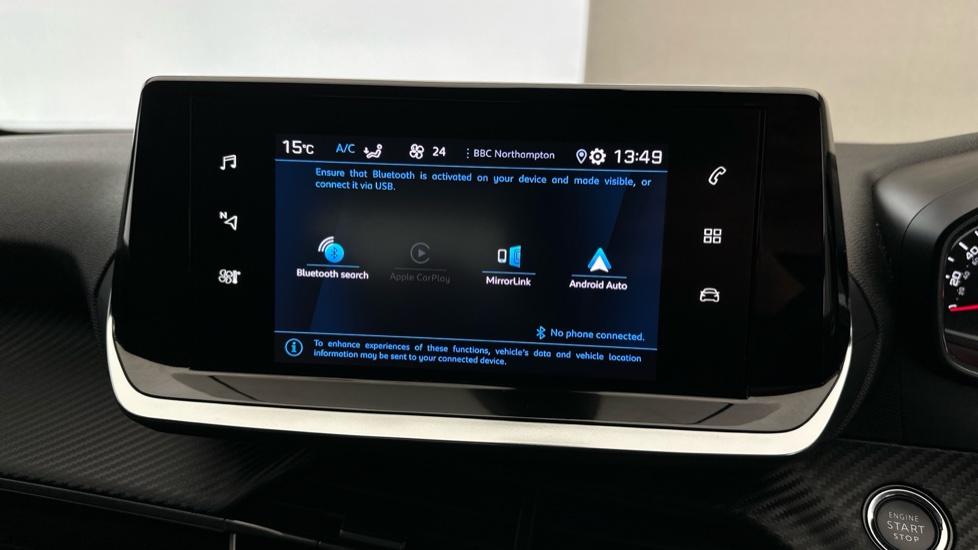 Bluetooth / Apple CarPlay / Android Auto 