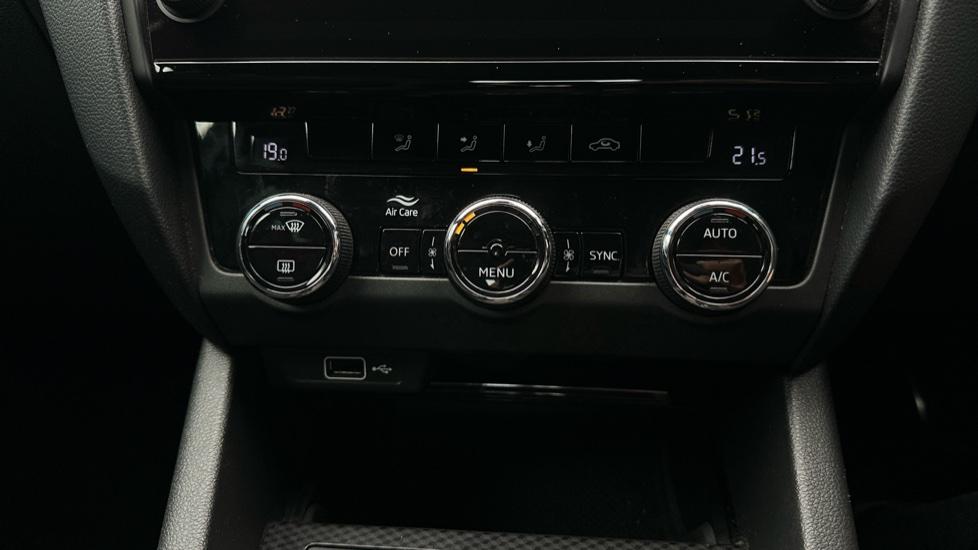 Air Conditioning /Dual Climate Control 