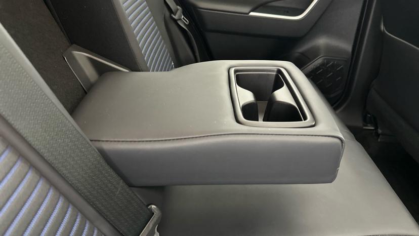 Rear Armrest/ Cup Holder