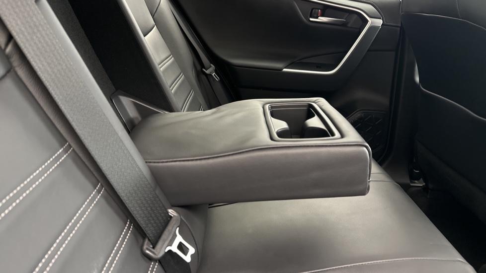 Rear Armrest/ Cup Holder