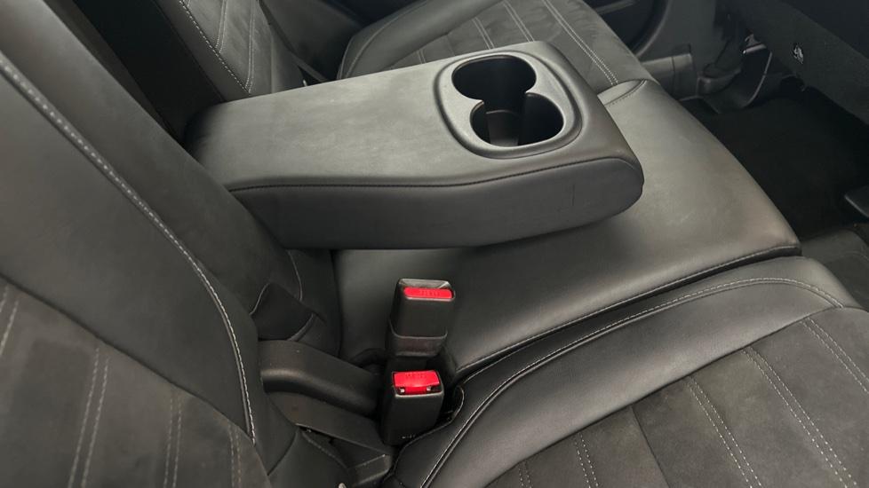 Rear Armrest/ Cup Holder