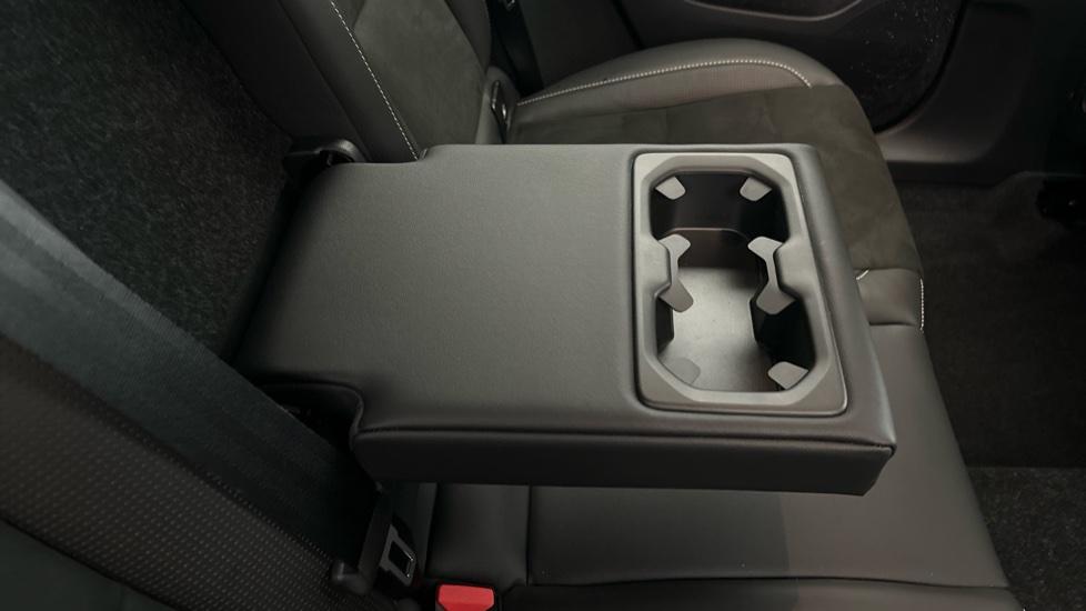 Rear Armrest/ Cup Holder