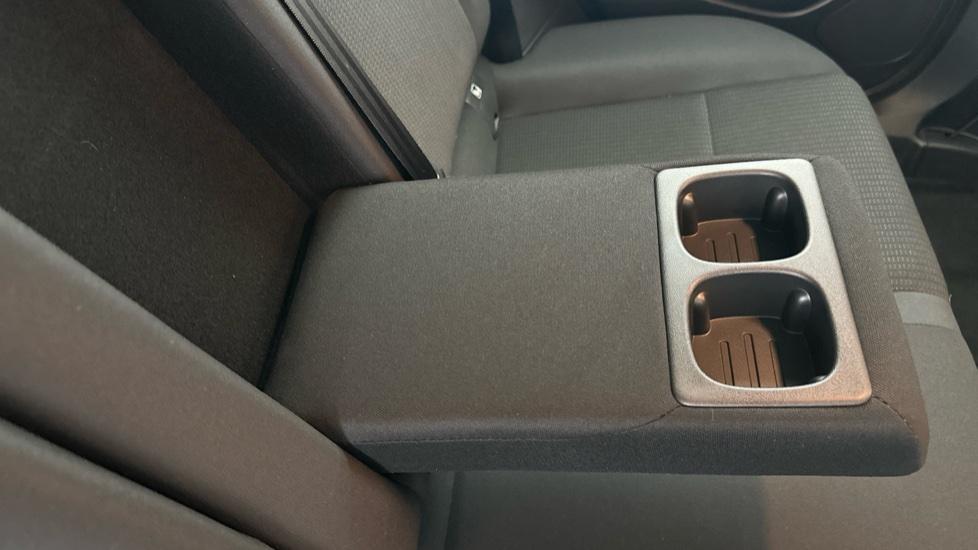 Rear Armrest/ Cup Holder