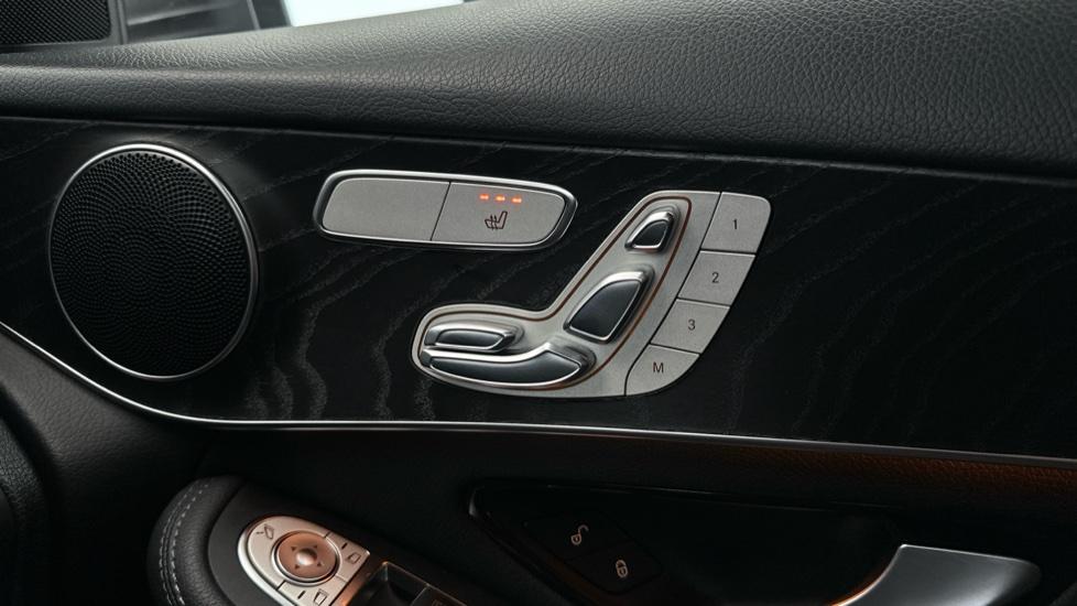 Electric controlled seats/Heated Seats 