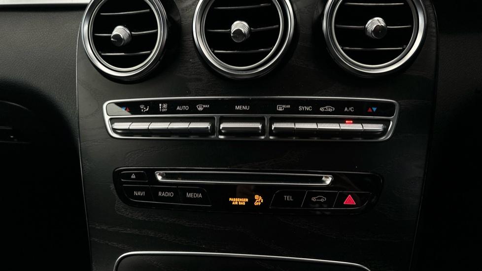 Air Conditioning /Dual Climate Control 