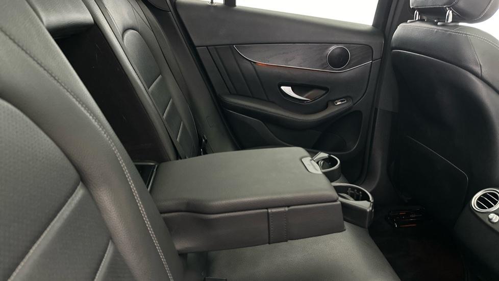 Rear Armrest/ Cup Holder