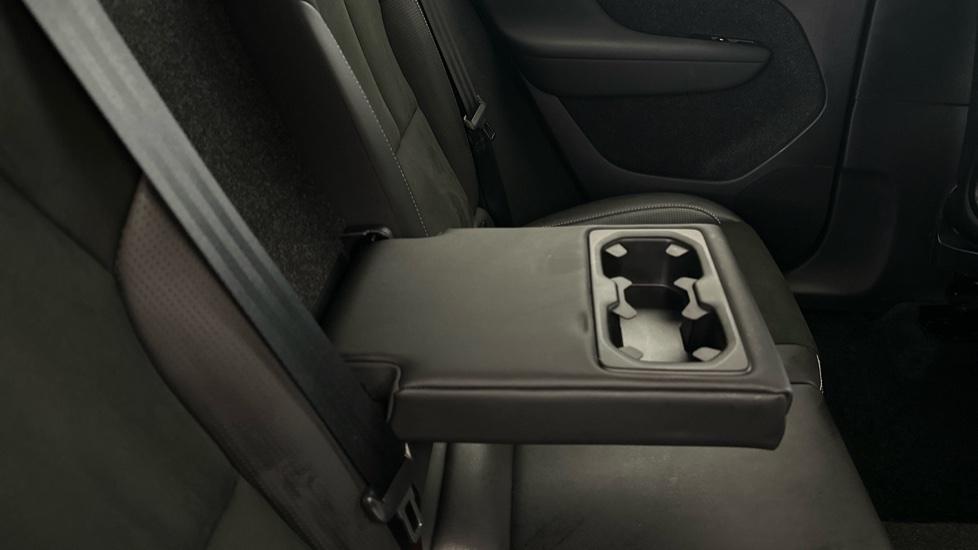 Rear Armrest/ Cup Holder