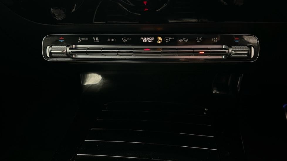 Dual Climate Control / Air Conditioning 