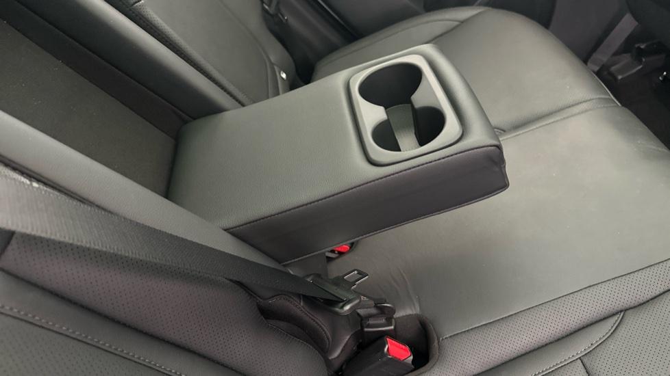 Rear Armrest/ Cup Holder