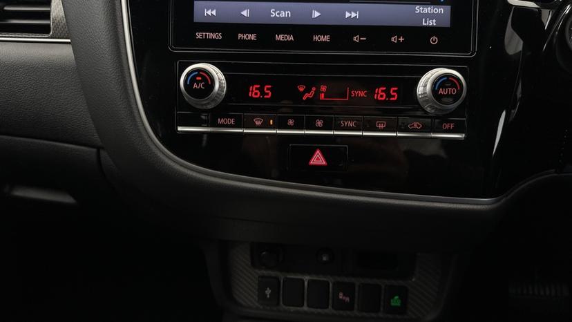 Dual Climate Control/Air Conditioning 