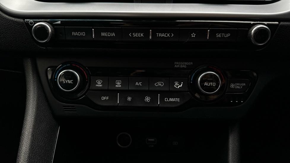 Air Conditioning /Dual Climate Control 