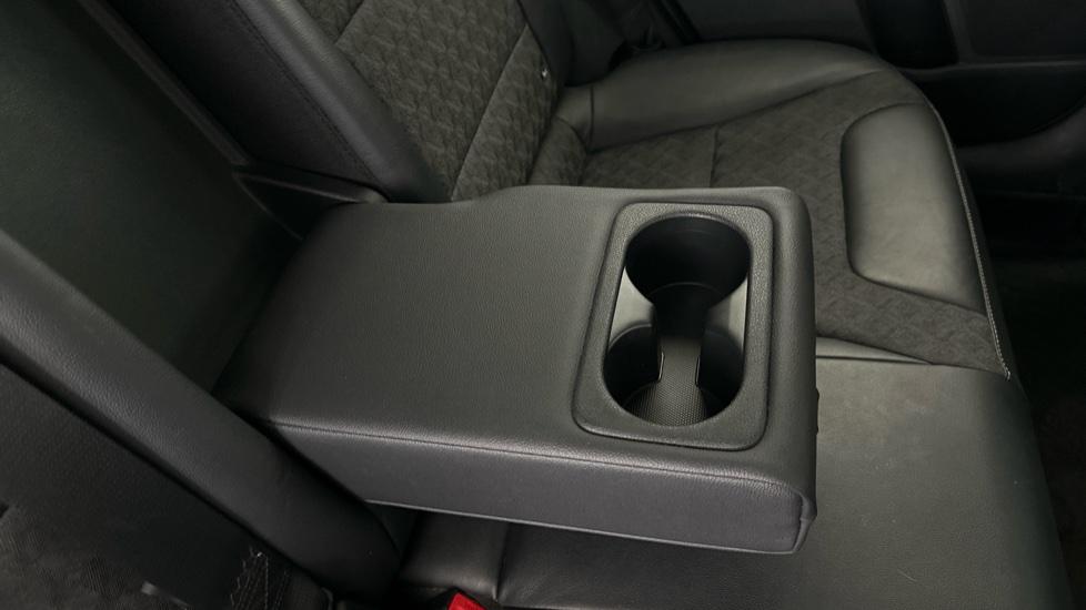 Rear Armrest/ Cup Holder