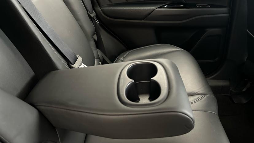 Rear Armrest/ Cup Holder