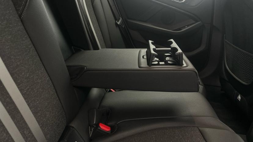 Rear Armrest/ Cup Holder