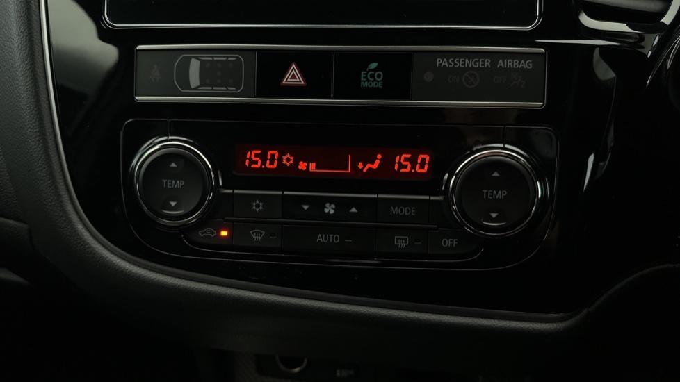 Dual Climate Control / Air Conditioning 