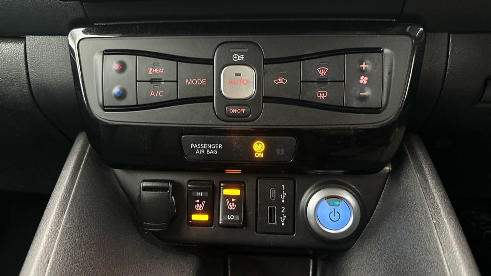 Air Conditioning /Heated Seats 