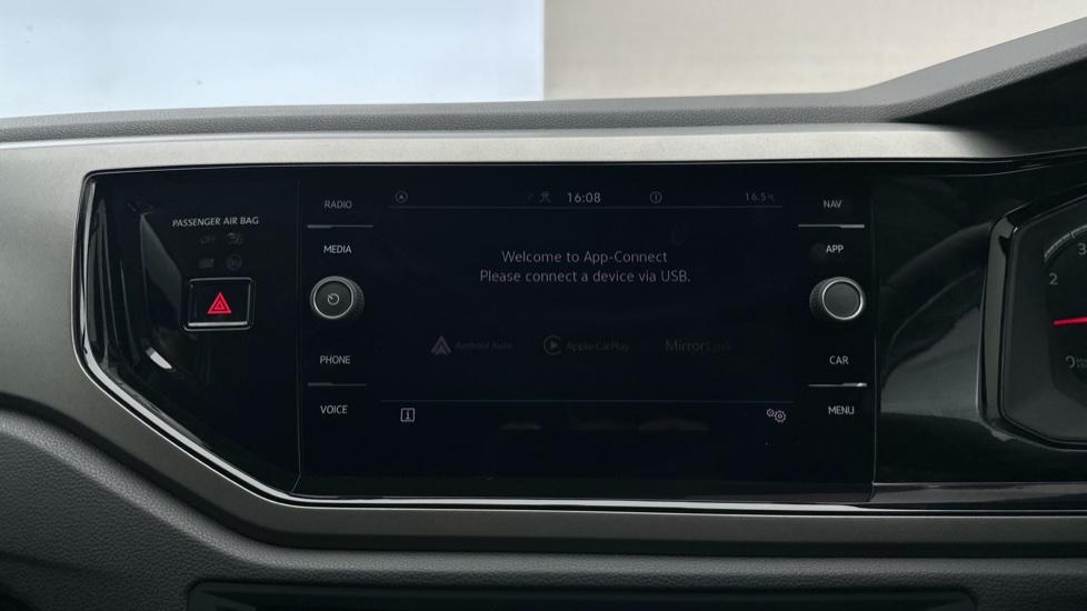 Apple Car Play & Android Auto