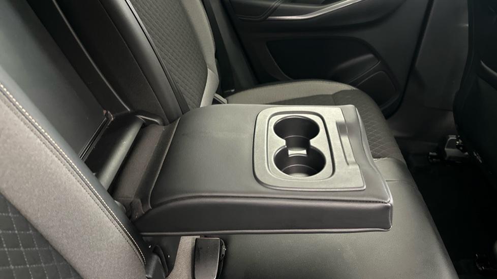 Rear Armrest/ Cup Holder