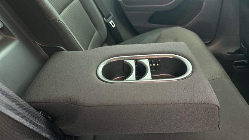 Rear Armrest/ Cup Holder