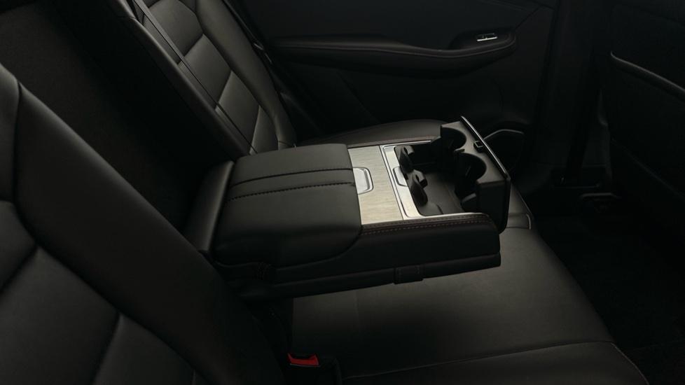 Rear Armrest/ Cup Holder