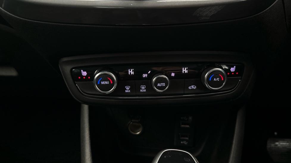 Air Conditioning /Dual Climate Control /Heated Seats 