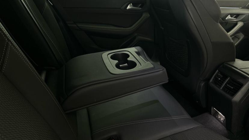 Rear Armrest/ Cup Holder