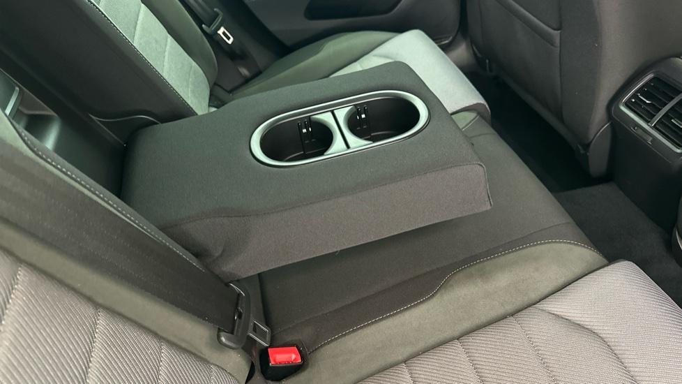 Rear Armrest/ Cup Holder