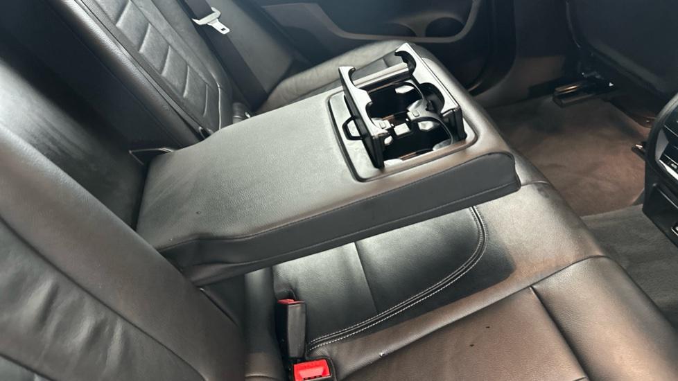 Rear Armrest/ Cup Holder