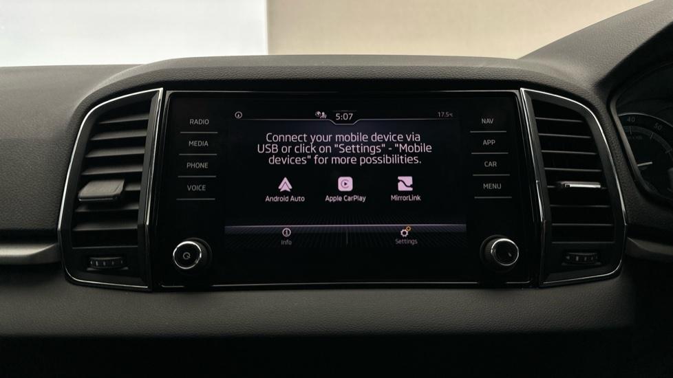 Apple Car Play & Android Auto