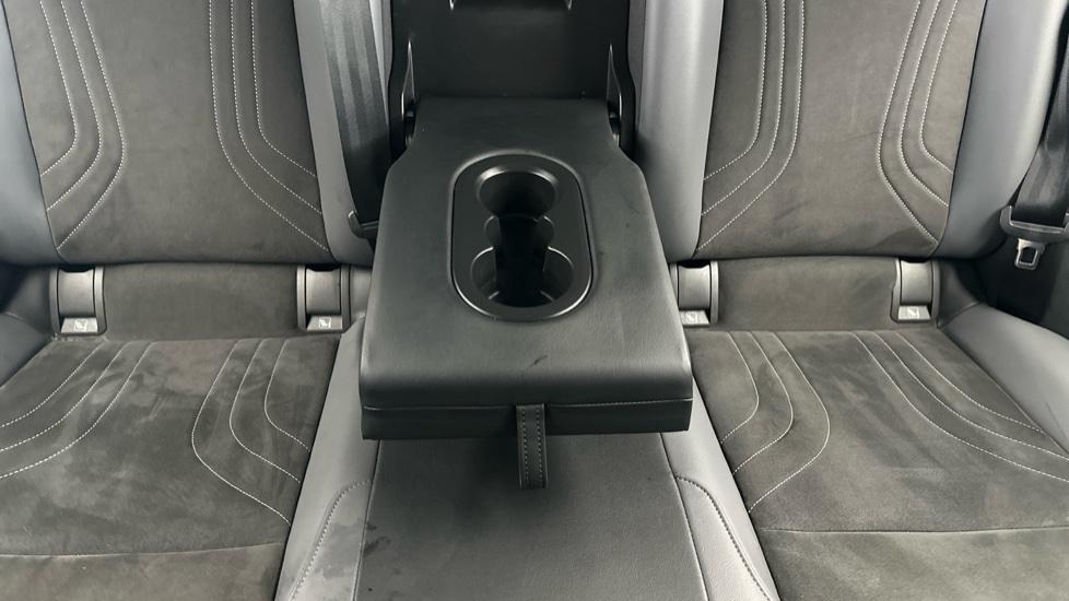 Rear Armrest/ Cup Holder