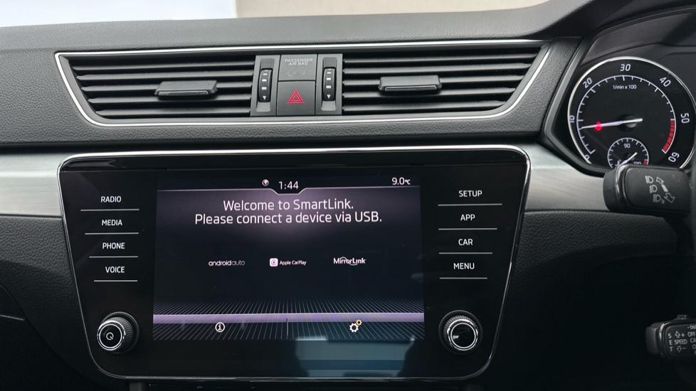 Apple CarPlay / Android Auto 